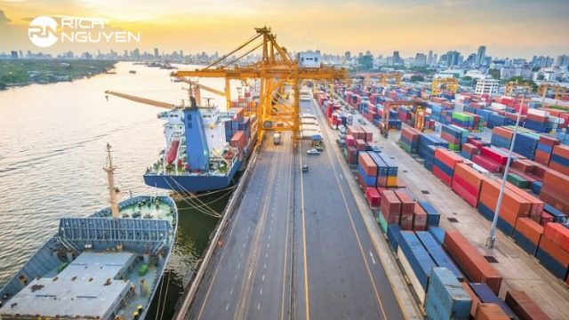 Đề xuất giảm 50% phí hạ tầng cảng biển ở thành phố Hồ Chí Minh