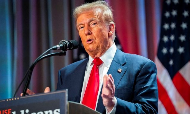 Tổng thống Mỹ Donal Trump công bố áp thuế nhập khẩu với hàng loạt các quốc gia