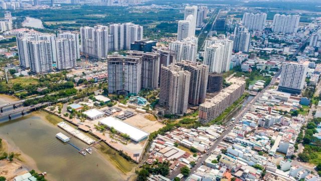“Chợ nợ xấu” dậy sóng, ngân hàng tất bật thanh lý tài sản – Nguyên nhân và giải pháp