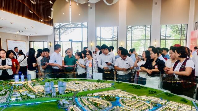 Thực trạng môi giới BĐS “kẹt cứng” vì chứng chỉ hành nghề