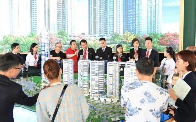 Môi giới cần tham gia thi sát hạch để được cấp chứng chỉ hành nghề