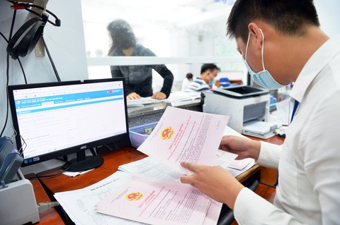 Người dân cần chuẩn bị hồ sơ đầy đủ để xin cấp sổ đỏ lần đầu online