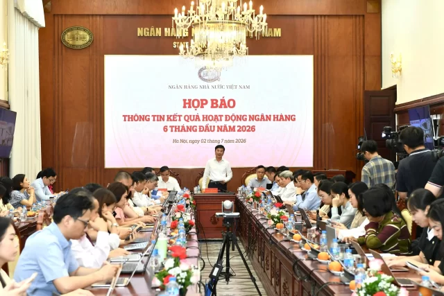 NHNN cảnh báo không thể tiếp tục dựa vào tín dụng ngân hàng 